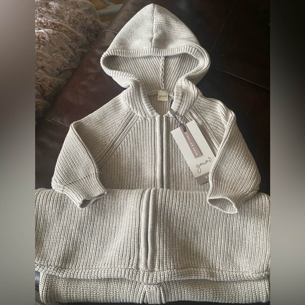 NWT! Goumi Knit Wearable Blanket Sz: L